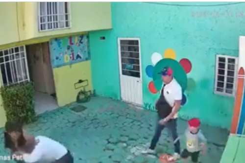 Video: ¡De pesadilla! Maestra de kinder es agredida por padres en Cuautitlán Izcalli